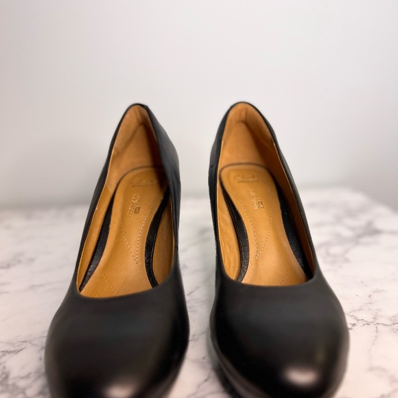 Clarks Classic dress heels -  size 9 - Picture 6 of 7